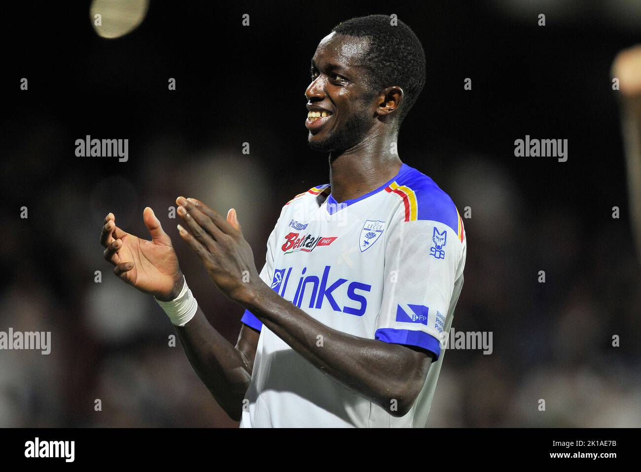 Assan Ceesay joueur de Lecce, pendant le match de la série italienne Une ligue entre Salernitana vs Lecce résultat final, Salernitana 1, Lecce 2, match joué au stade Arechi. Crédit: Vincenzo Izzo/Alamy Live News Banque D'Images