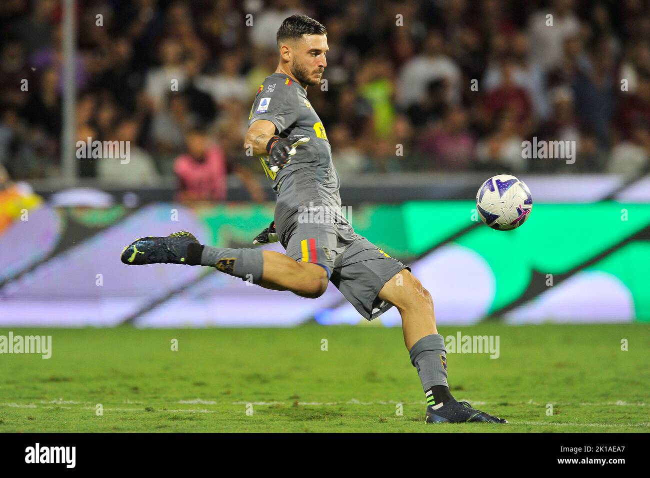 Naples, Italie. 16th septembre 2022. Wladimiro Falcone joueur de Lecce, pendant le match de la série italienne Une ligue entre Salerntana vs Lecce résultat final, Salerntana 1, Lecce 2, match joué au stade Arechi. Naples, Italie, 16 septembre 2022. (Photo par Vincenzo Izzo/Sipa USA) crédit: SIPA USA/Alay Live News Banque D'Images