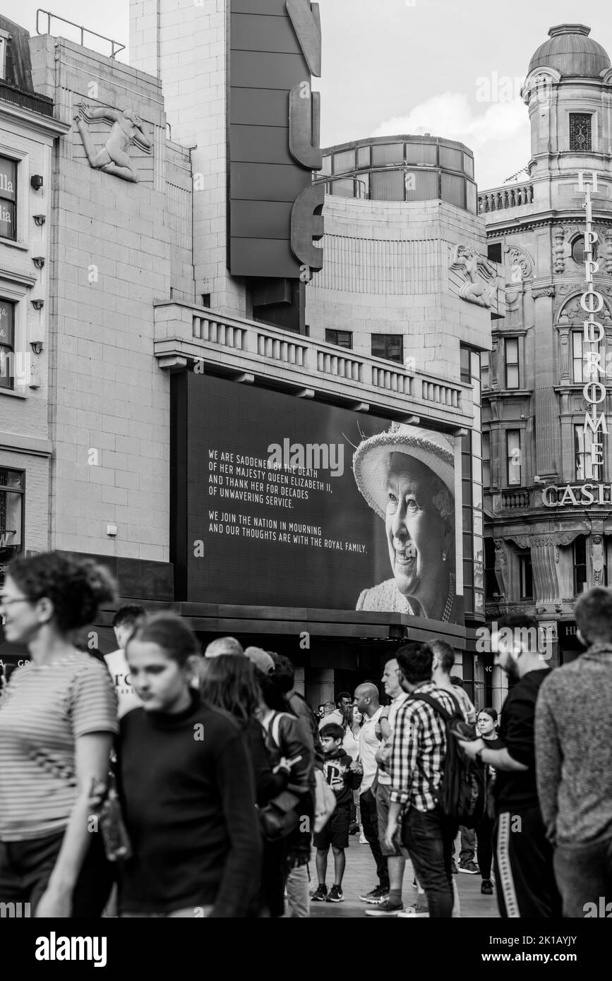 Autour de Londres dans l'année de la reine Elizabeth II passant Banque D'Images