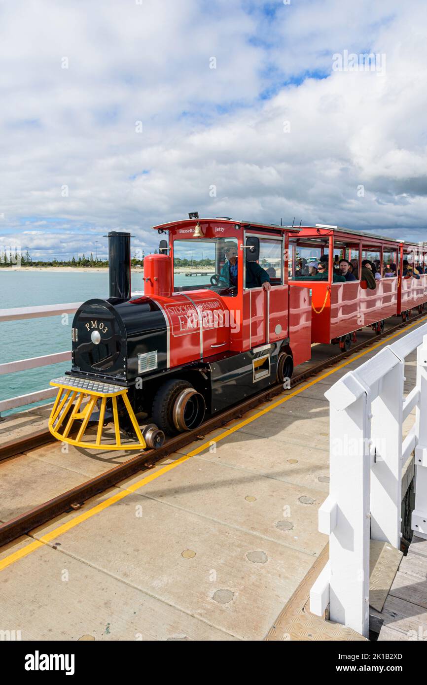 Busselton Jetty train plein de passagers, Busselton, Australie occidentale, Australie Banque D'Images