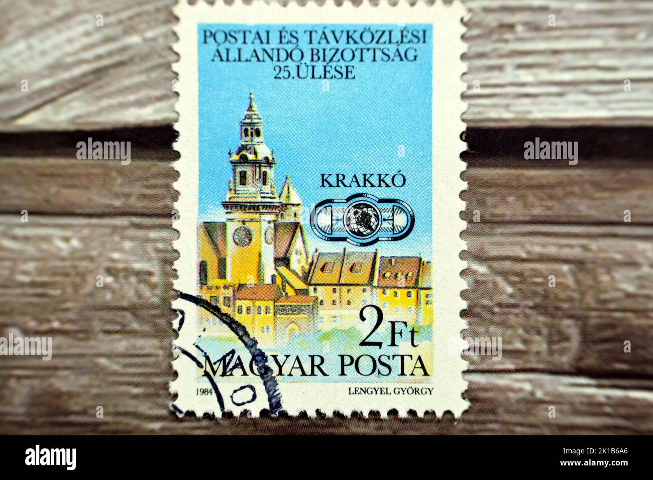 Le Caire, Egypte, 15 août 2022: Ancien timbre-poste utilisé imprimé à Magyar Hongrie, Réunion de la commission permanente des postes et télécommunications Banque D'Images