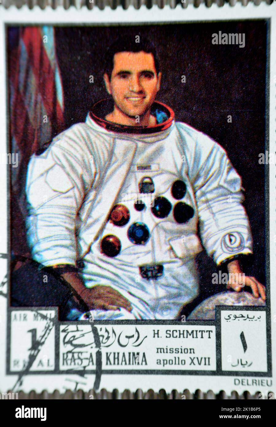 Le Caire, Egypte, 15 août 2022: Ancien timbre-poste utilisé imprimé à Ras Al-Khaimah les Émirats arabes Unis présente le scientifique-astronaute Harrison Schmitt, Banque D'Images