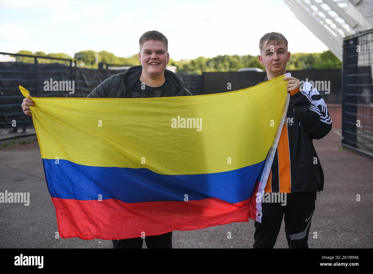 Les supporters de Hull City attendent le bus de l'écurie au Swansea.com Stadium pendant le match de championnat Sky Bet Swansea City vs Hull City au Swansea.com Stadium, Swansea, Royaume-Uni, 17th septembre 2022 (photo de Mike Jones/News Images) Banque D'Images