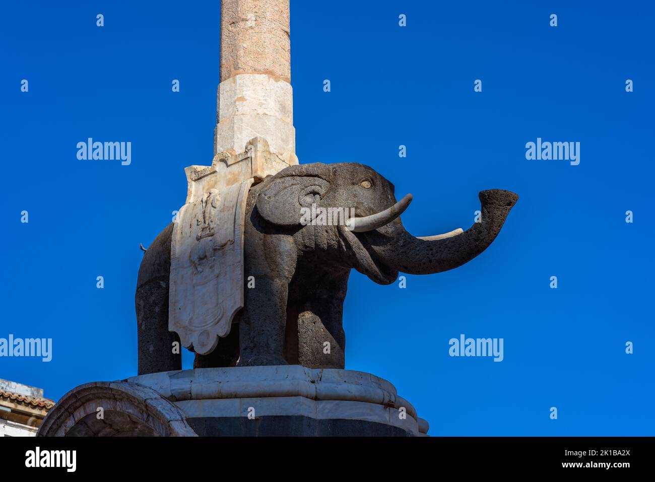Ancienne fontaine d'éléphant connue sous le nom de Liotru sur la Piazza del Duomo à Catane, Sicile, Italie Banque D'Images
