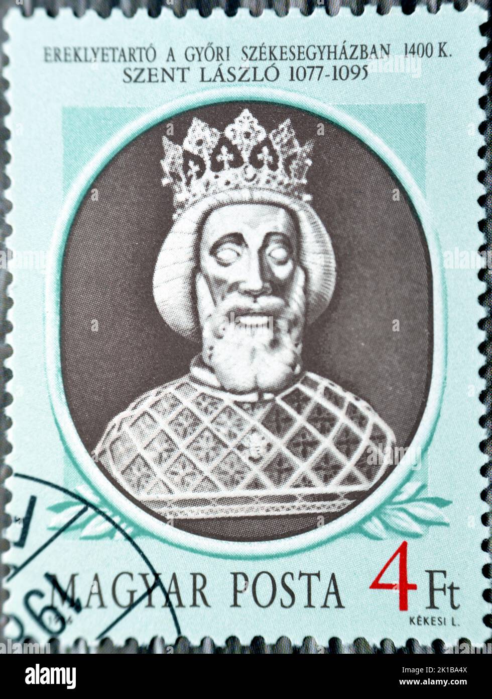 Le Caire, Egypte, 15 août 2022: Ancien timbre-poste utilisé imprimé en Hongrie Magyar posta 1986 présente le roi hongrois Szent László (1077–1095) Szent Laszl Banque D'Images