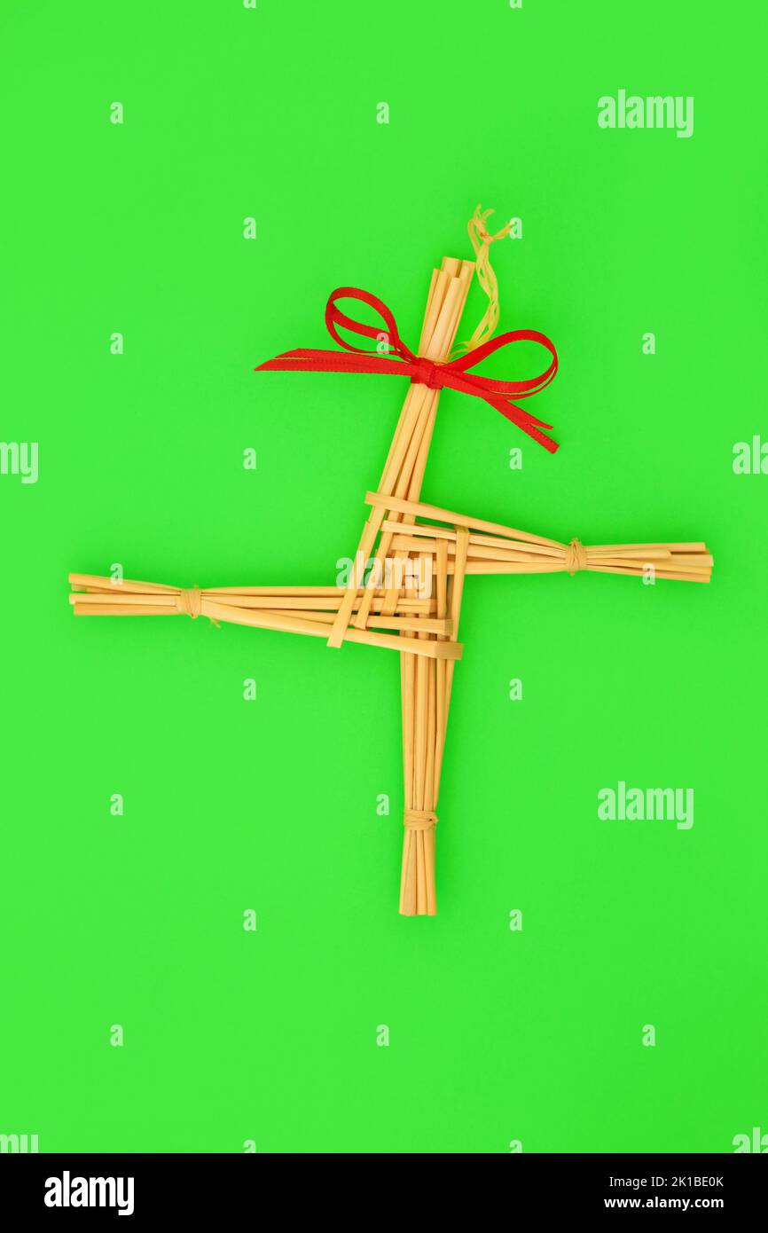 Saint Brigids Croix de païen irlandais symbole de la protection de la maison bénédiction contre le feu et le mal. Fabriqué traditionnellement en Irlande le premier jour de printemps d'Imbolc Banque D'Images