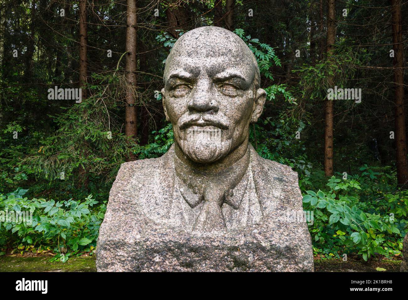 Buste sculptural de Lénine, chef révolutionnaire russe. Druskininkai, Lituanie, 12 septembre 2022 Banque D'Images