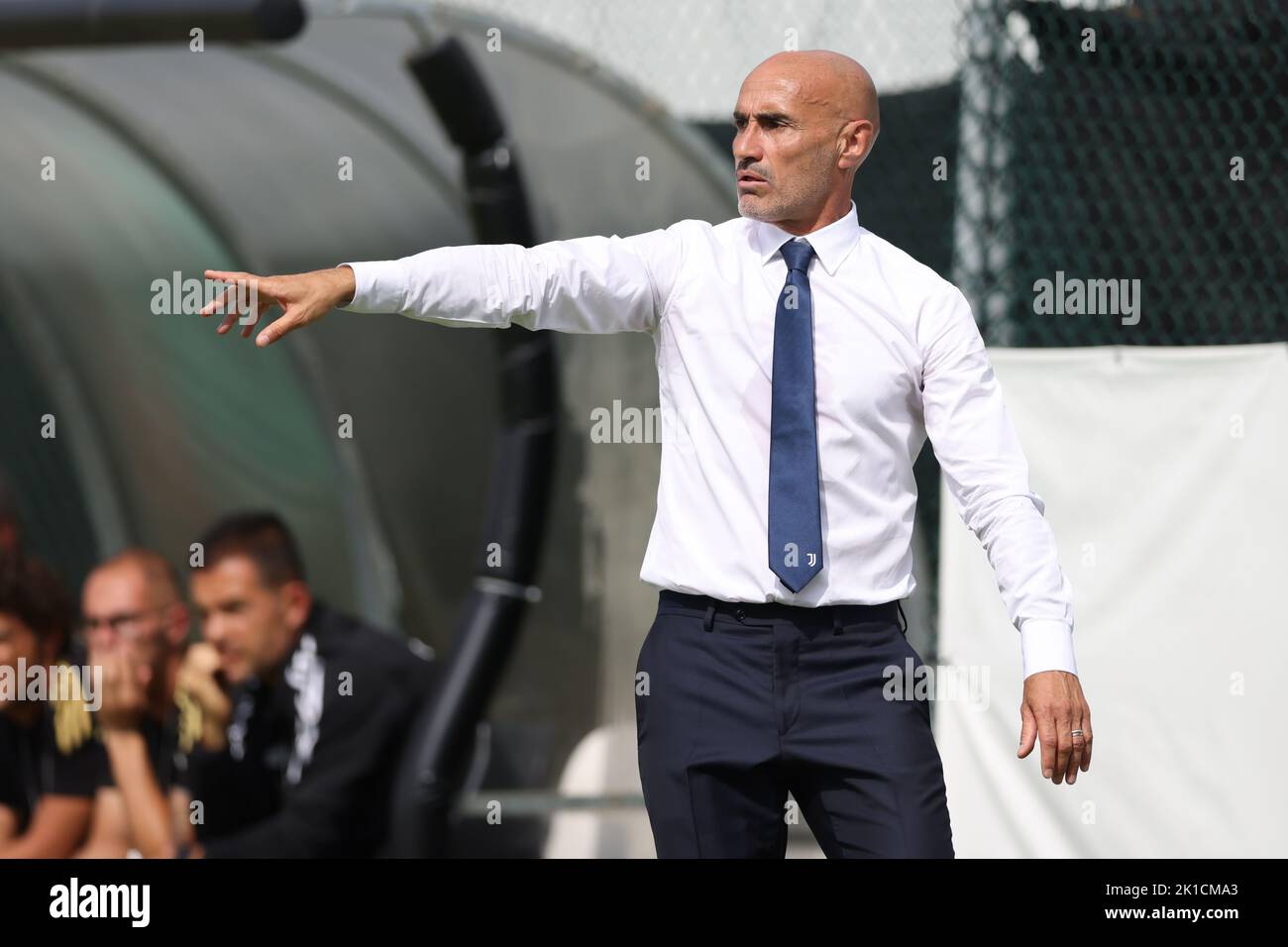 Vinovo, Italie, 14th septembre 2022. Paolo Montero l'entraîneur en chef de Juventus réagit lors du match de l'UEFA Youth League au centre d'entraînement de Juventus, à Turin. Le crédit photo devrait se lire: Jonathan Moscrop / Sportimage Banque D'Images