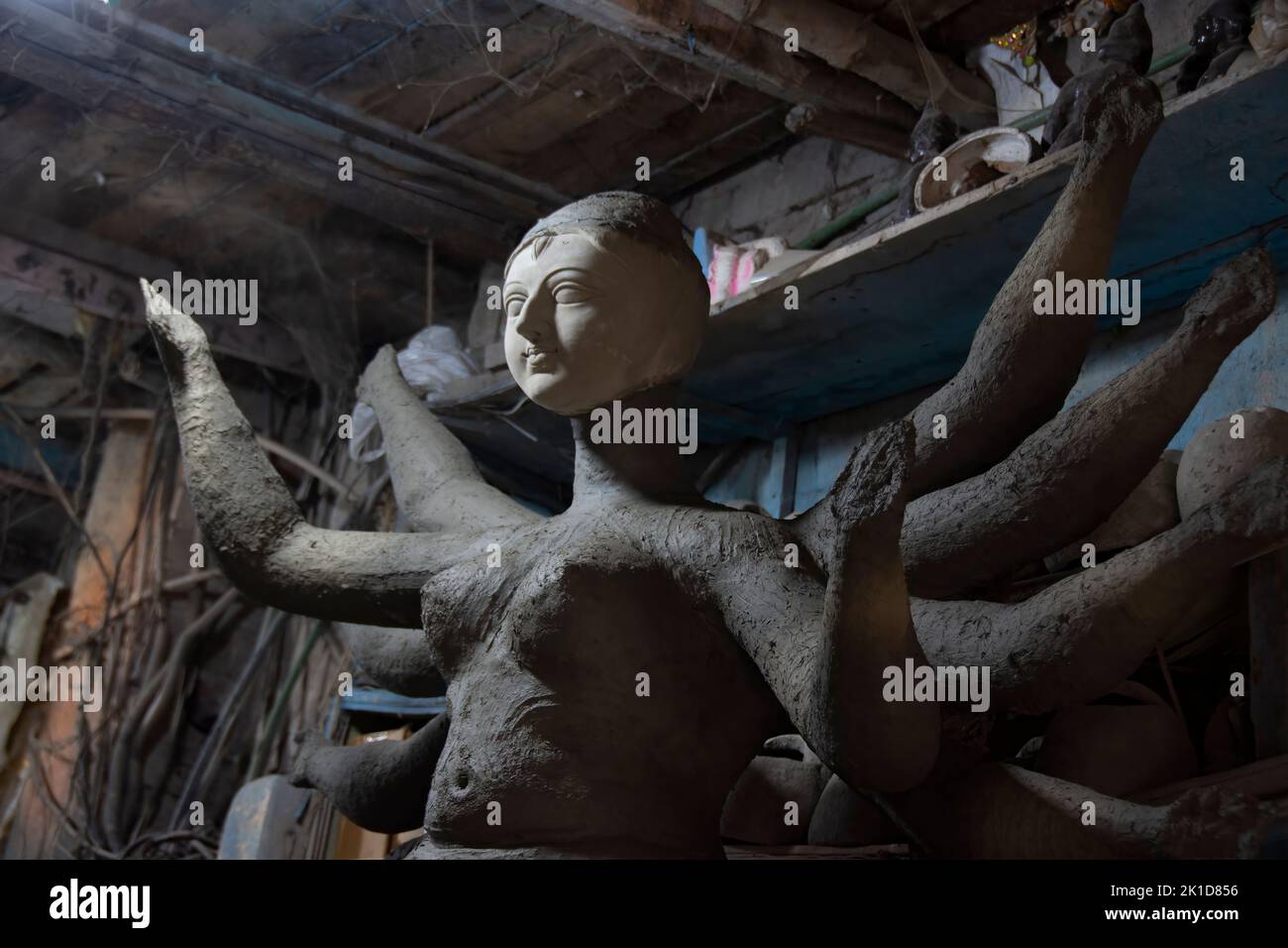 L'idole d'argile de la déesse hindoue Durga en préparation pour le festival de Durga Puja au Bengale à Kumartuli à Kolkata. Banque D'Images