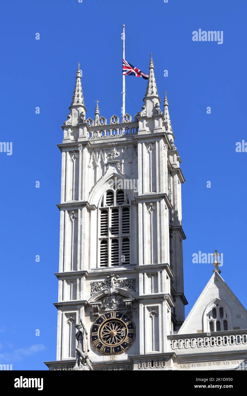 Le drapeau de l'Union vole en Berne sur l'abbaye de Westminster à Londres, au Royaume-Uni Banque D'Images