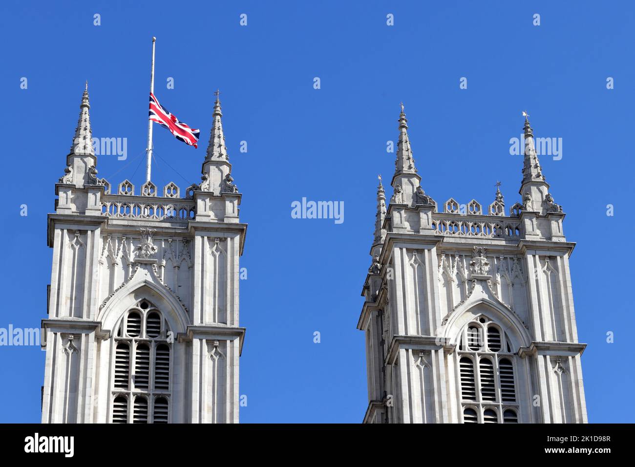 Le drapeau de l'Union vole en Berne sur l'abbaye de Westminster à Londres, au Royaume-Uni Banque D'Images