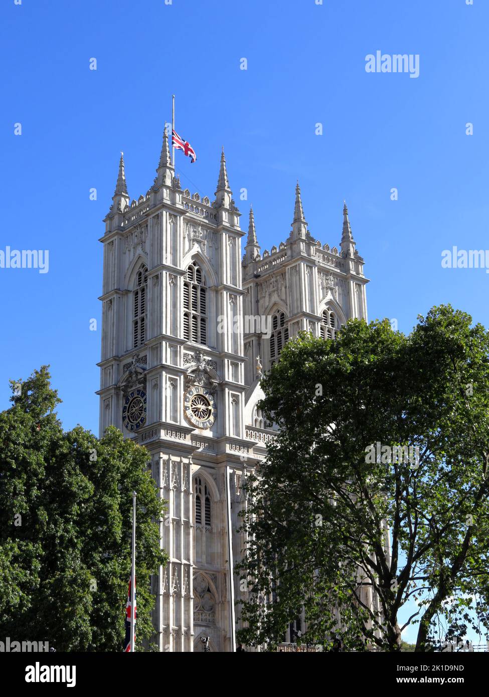 Le drapeau de l'Union vole en Berne sur l'abbaye de Westminster à Londres, au Royaume-Uni Banque D'Images