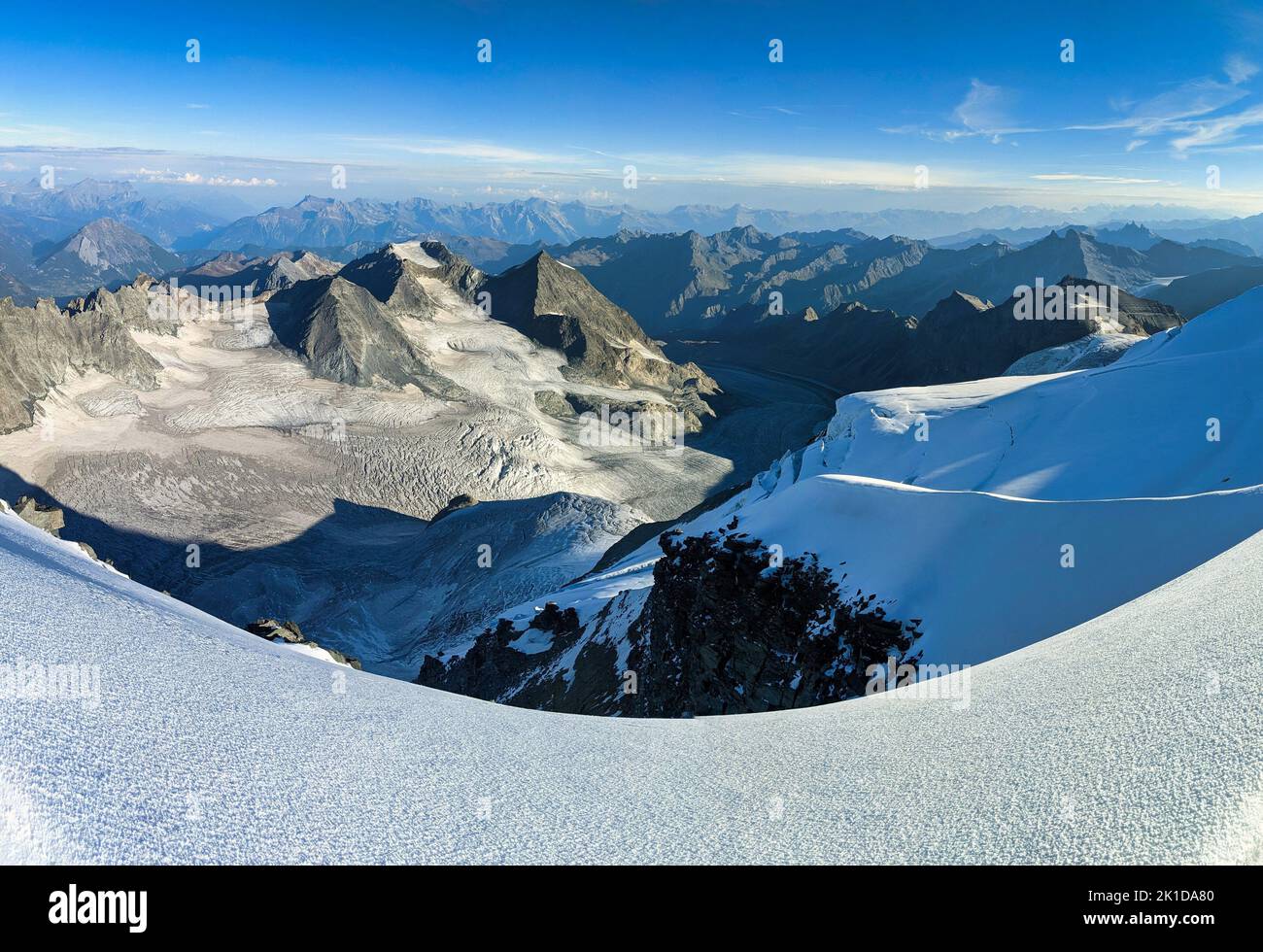 vue magnifique sur les glaciers depuis le grand combin. Massif glacié dans l'ouest du Valais, Suisse Banque D'Images