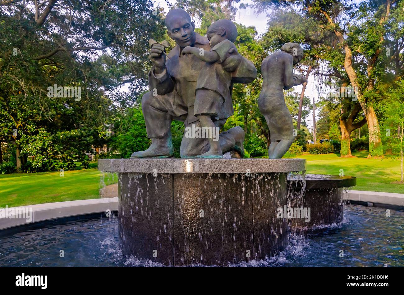 « Larmes de chagrin larmes de joie », une sculpture de Stephen Spears, rend hommage aux anciens combattants militaires du parc Henry George Bluff à Fairhope, Alabama. Banque D'Images