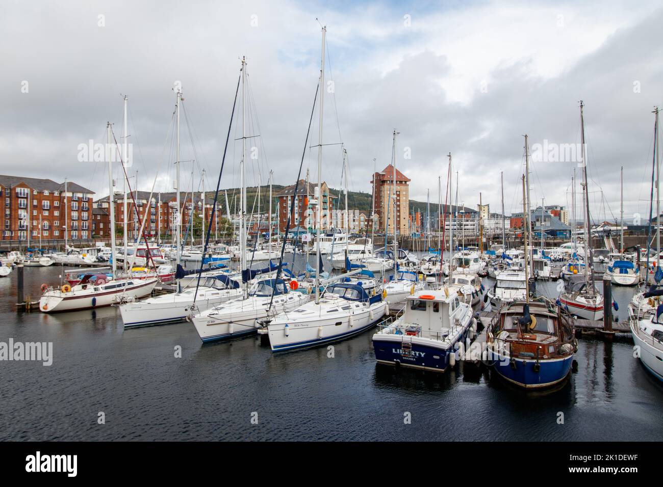 Yachts, navires, bateaux, s'ennuyer à Swansea Marina. Banque D'Images