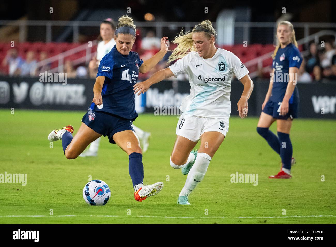 Bayley feist milieu de terrain de spirit tire la balle dans la bo te