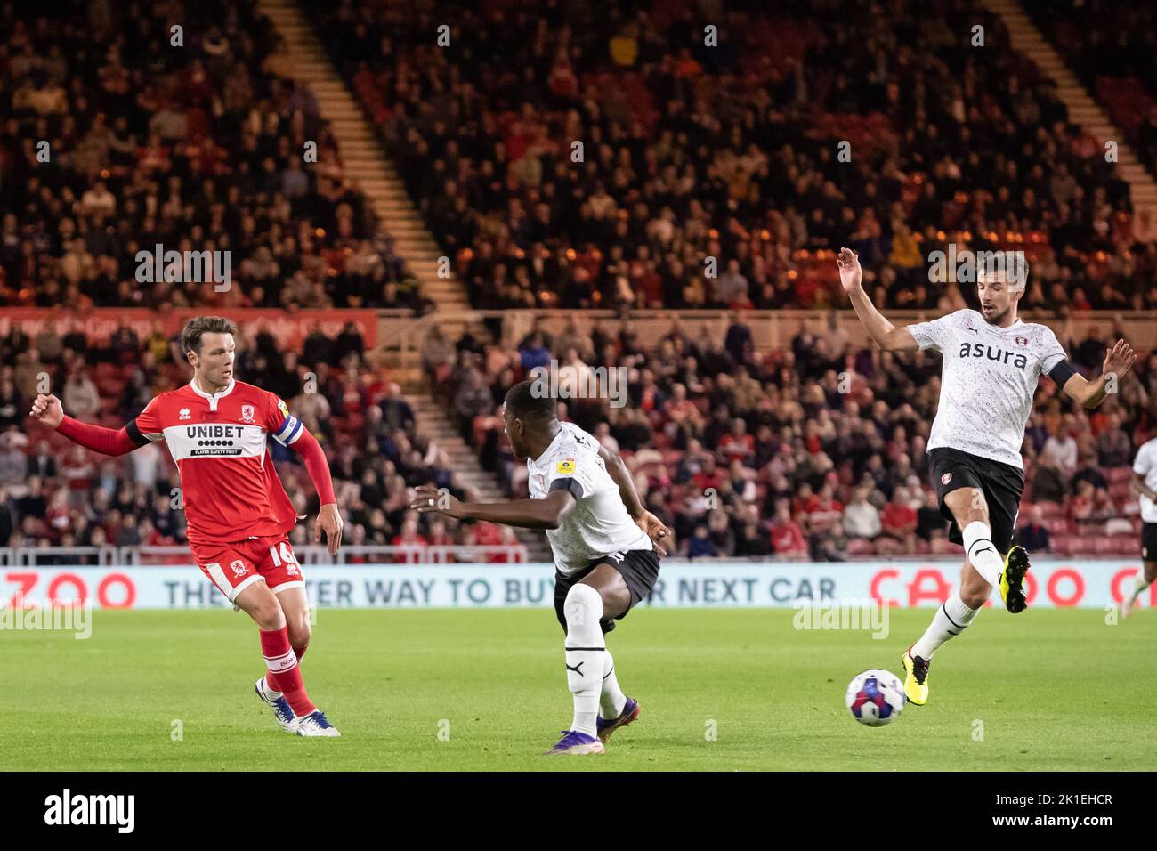 Middlesbrough, Royaume-Uni. 17th septembre 2022. Jonathan Howson #16 de Middlesbrough passe le ballon pendant le match de championnat Sky Bet Middlesbrough vs Rotherham United au stade Riverside, Middlesbrough, Royaume-Uni, 17th septembre 2022 (photo de James Heaton/News Images) à Middlesbrough, Royaume-Uni, le 9/17/2022. (Photo de James Heaton/News Images/Sipa USA) crédit: SIPA USA/Alay Live News Banque D'Images