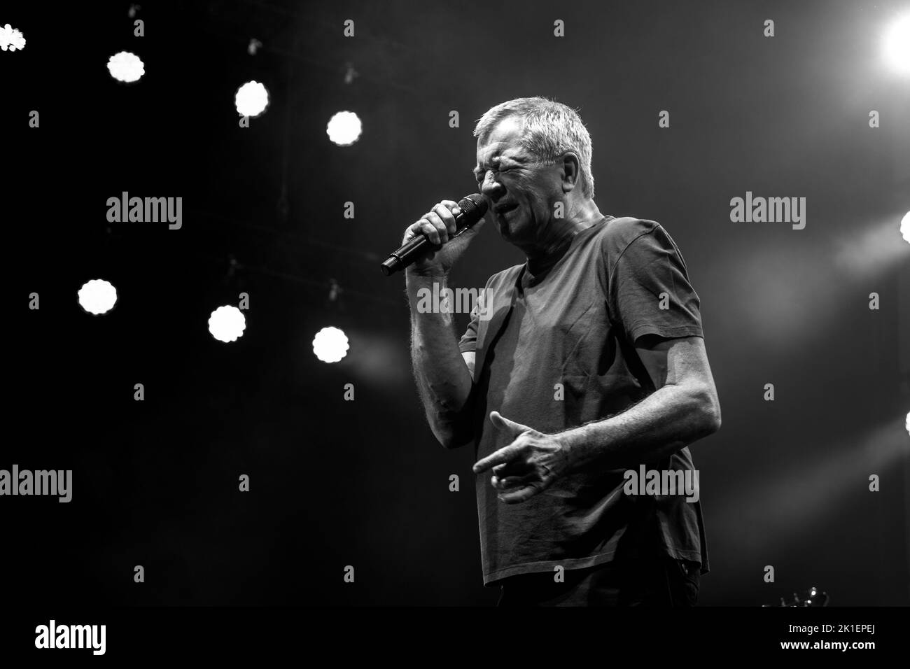 VIOLET PROFOND le Dome, Marseille, FRANCE , 02/11/2015 Florent 'MrCrash' B. Banque D'Images