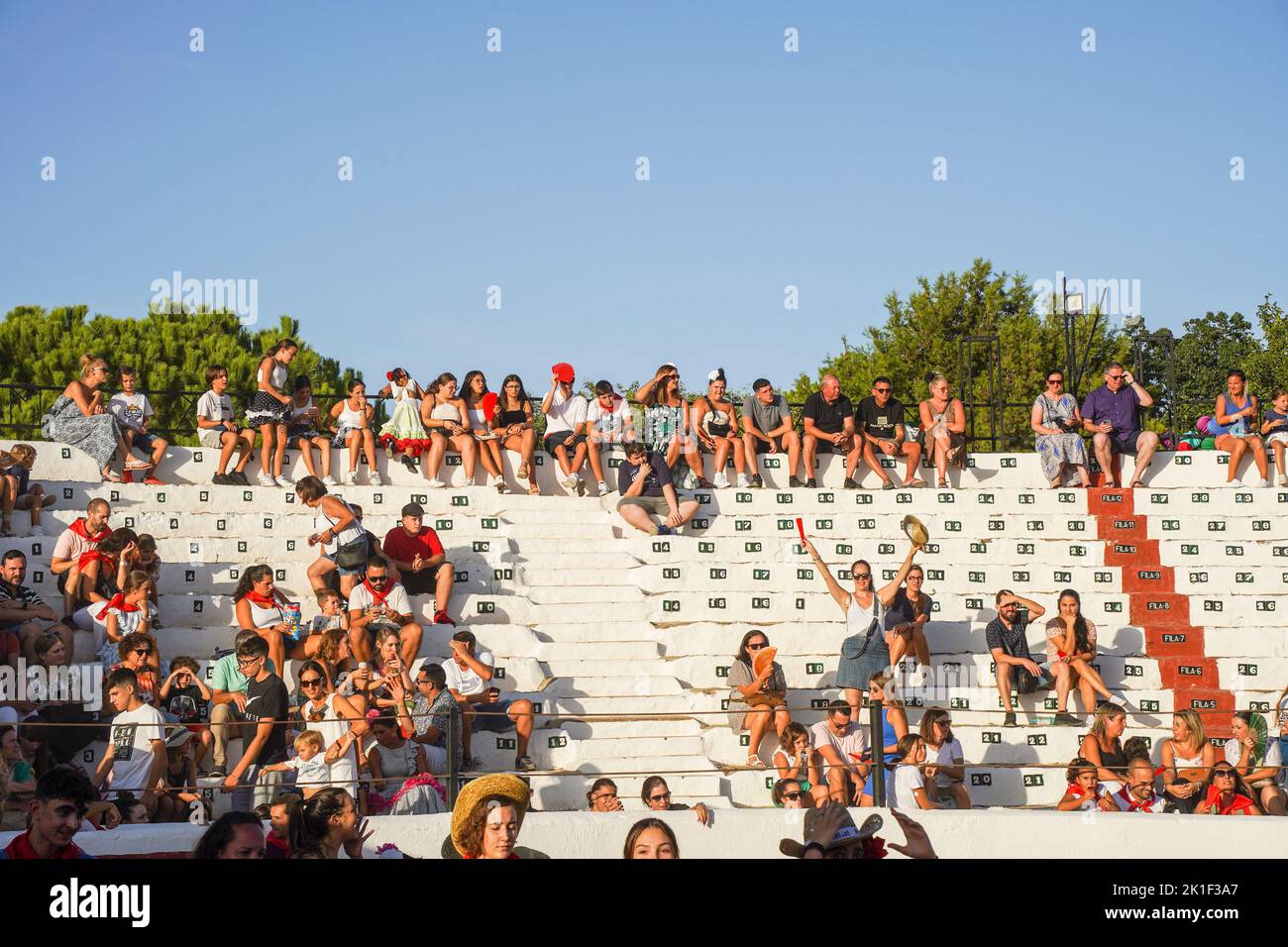 Les spectateurs à une corrida à Mijas Pueblo, dans le sud de l'Espagne, l'Andalousie. Banque D'Images