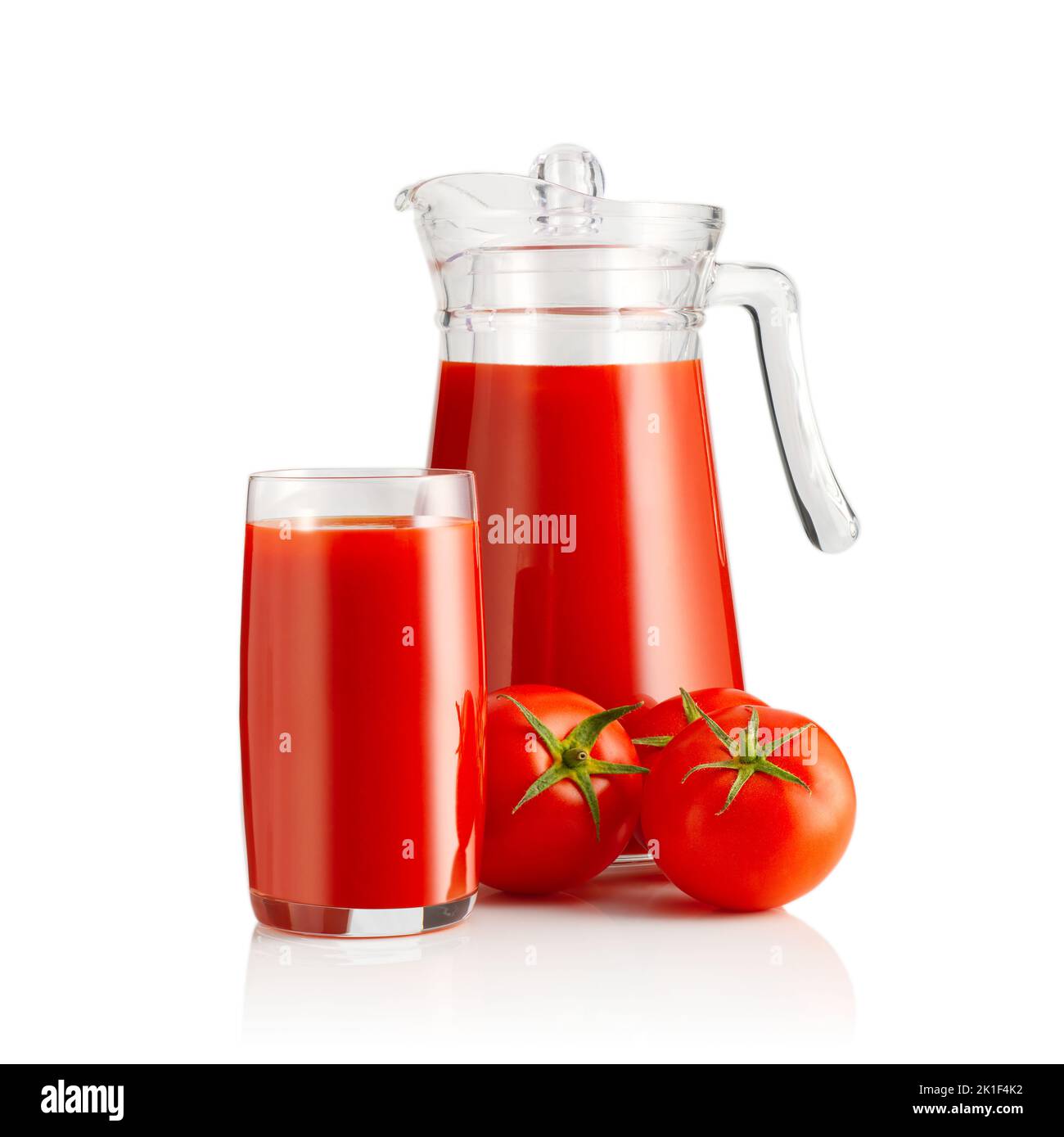 jus de tomate isolé sur fond blanc. jus de tomate pur en verre et graphène Photo Stock Alamy