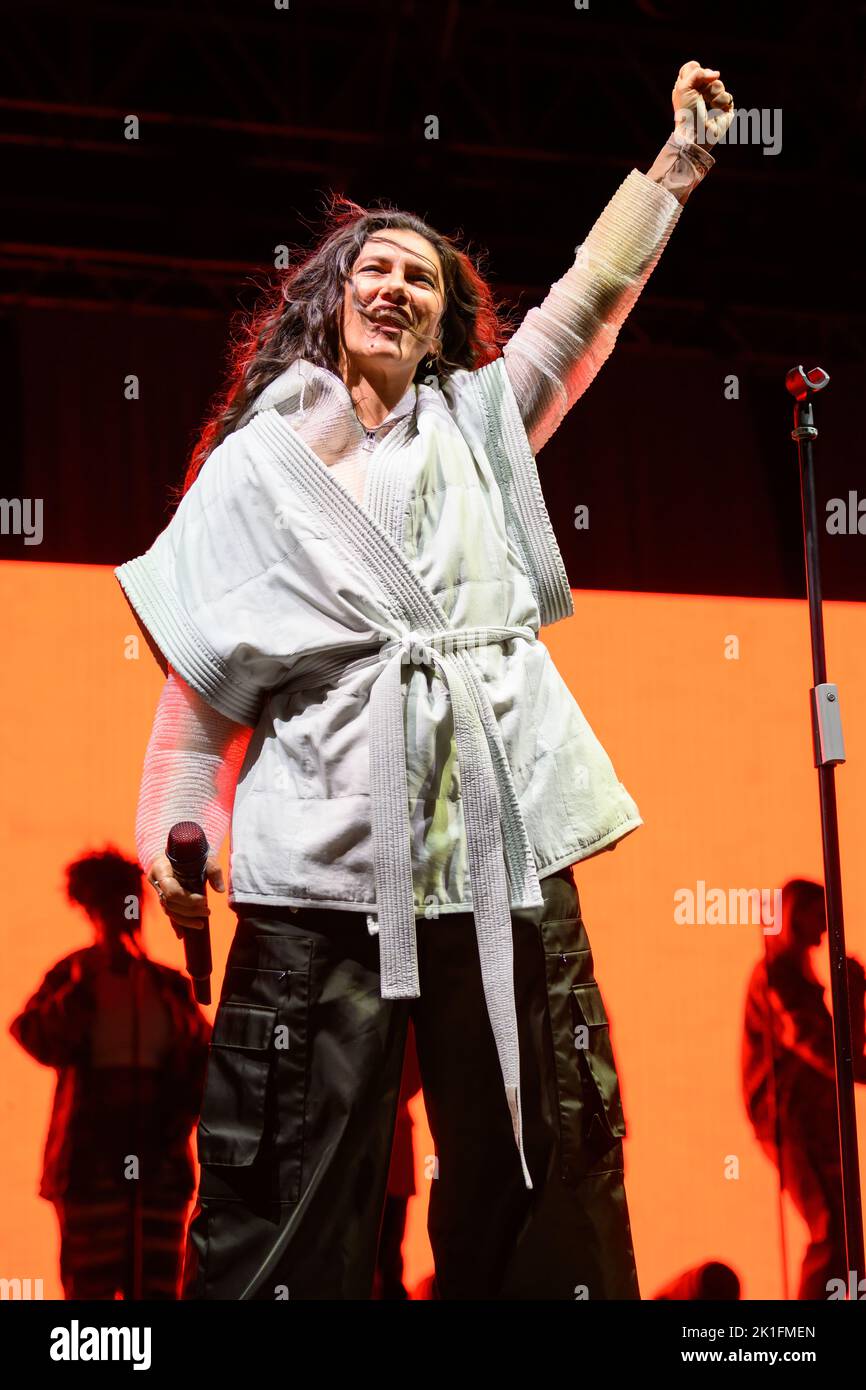 Pise, Italie. 17th septembre 2022. ELISA TOFFOLI se produit sur la Piazza dei Cavalieri à Pise avec son retour à la tournée future. Dans la photo Elisa Toffoli crédit: Stefano Dalle Luche/Alamy Live News Banque D'Images