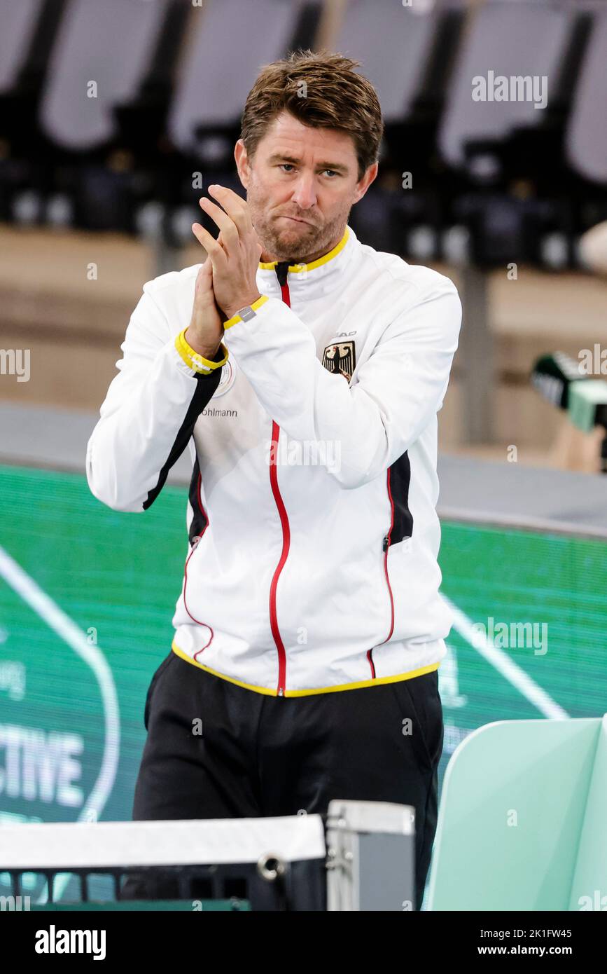 18 septembre 2022, Hambourg: Tennis: Coupe Davis - scène de groupe, hommes, groupe C, scène de groupe, Allemagne - Australie. Struff (Allemagne) - Purcell (Australie). Le capitaine de l'équipe allemande Michael Kohlmann applaudit. Photo: Frank Molter/dpa Banque D'Images