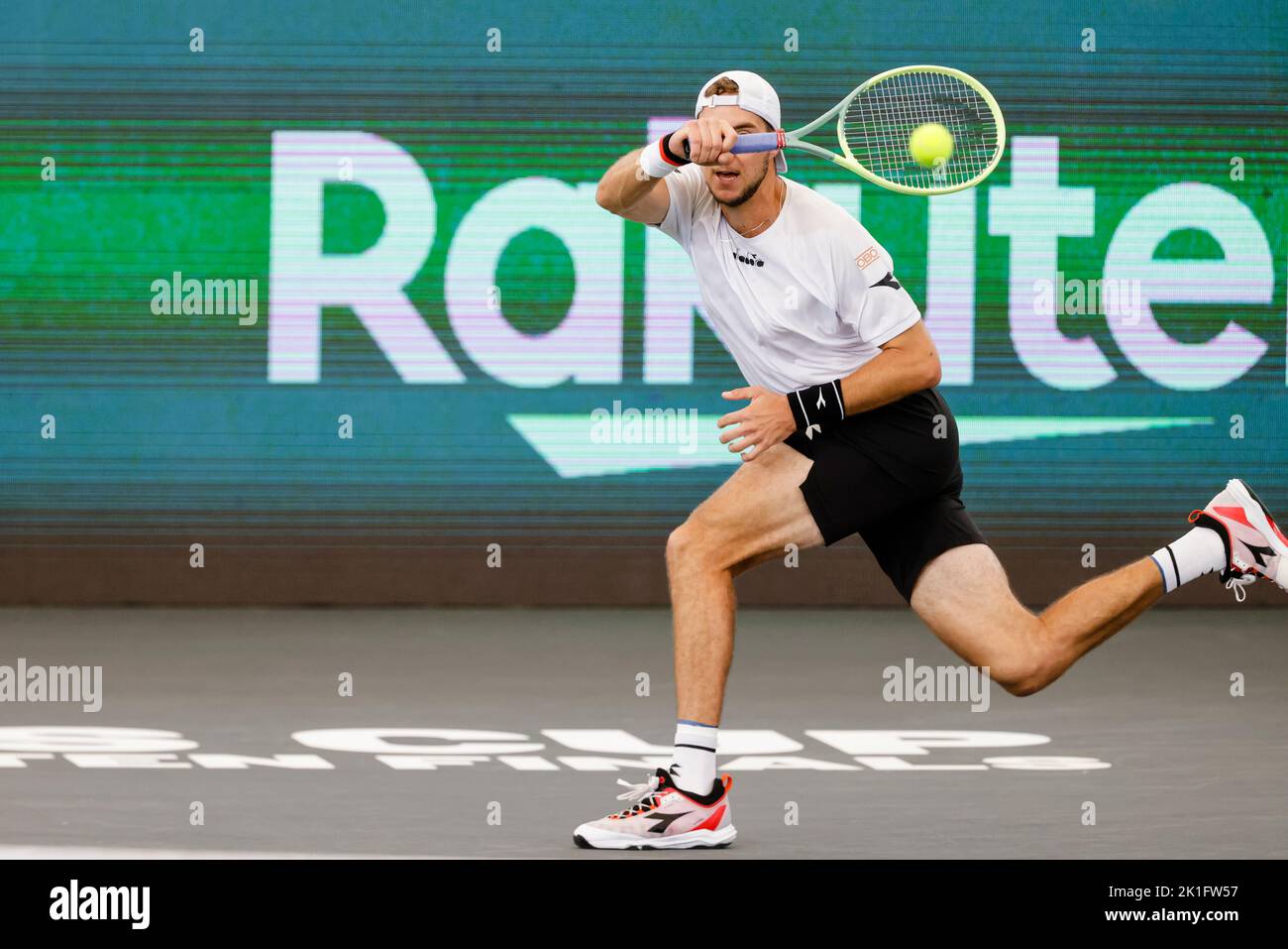 18 septembre 2022, Hambourg: Tennis: Coupe Davis - scène de groupe, hommes, groupe C, scène de groupe, Allemagne - Australie. Struff (Allemagne) - Purcell (Australie). Jan-Lennard Struff en action. Photo: Frank Molter/dpa Banque D'Images