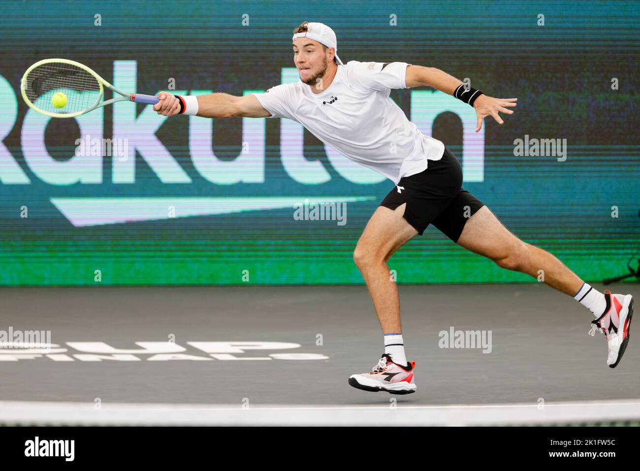 18 septembre 2022, Hambourg: Tennis: Coupe Davis - scène de groupe, hommes, groupe C, scène de groupe, Allemagne - Australie. Struff (Allemagne) - Purcell (Australie). Jan-Lennard Struff en action. Photo: Frank Molter/dpa Banque D'Images