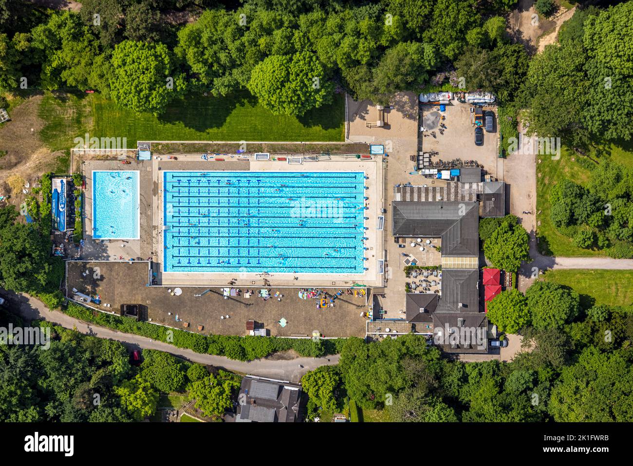 Vue aérienne, piscine extérieure Wiesental am Wiesengrund, Schwimmverein Blau-Weiß Bochum, Weitmar, Bochum, région de Ruhr, Rhénanie-du-Nord-Westphalie, Allemagne, Bathh Banque D'Images