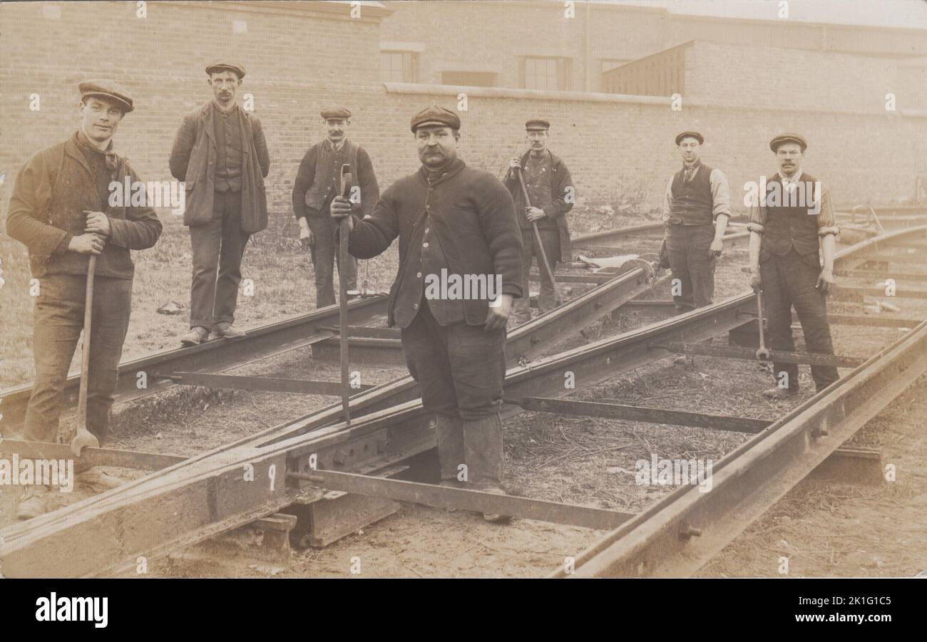 Platelayers / couches de voie travaillant sur la voie ferrée au début du 20th siècle Banque D'Images