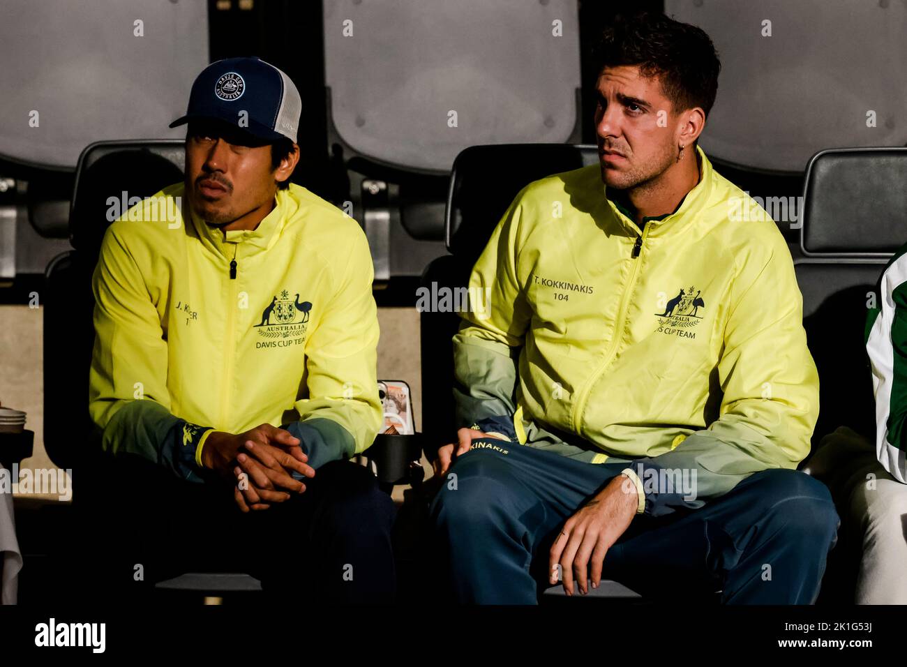 Hambourg, Allemagne, 15th septembre 2022. Jason Kubler (L) et Thanasi Kokkinakis suivent un match lors de la finale de la coupe Davis 2022 à Hambourg, en Allemagne. Photo c Banque D'Images