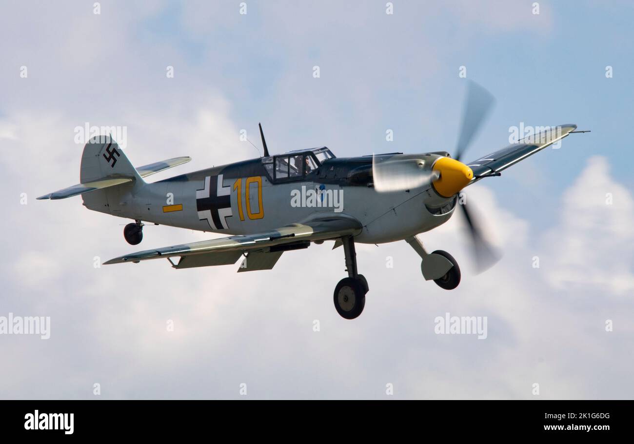 Hispano HA-112 M4L Buchon (G-AWHC) présente son exposition aérienne au salon de l'aviation de la bataille de Grande-Bretagne de l'IWM Duxford le 10th septembre 2022 Banque D'Images