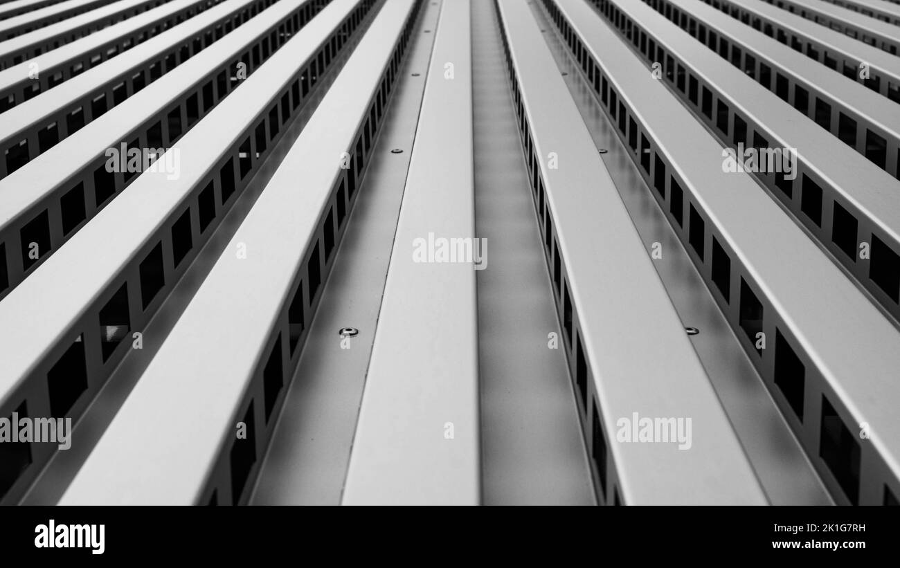 Plan abstrait noir et blanc d'une façade de bâtiment Banque D'Images