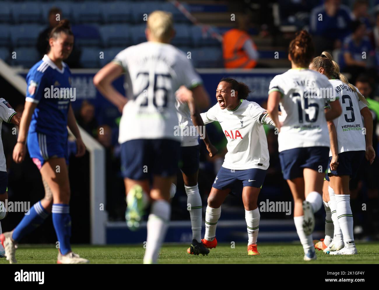 Leicester, Royaume-Uni. 18th septembre 2022. Drew Spence, de Tottenham Hotspur, célèbre son deuxième but lors du match de la Super League des femmes de la FA au King Power Stadium de Leicester. Crédit photo à lire: Darren Staples / Sportimage crédit: Sportimage / Alay Live News Banque D'Images