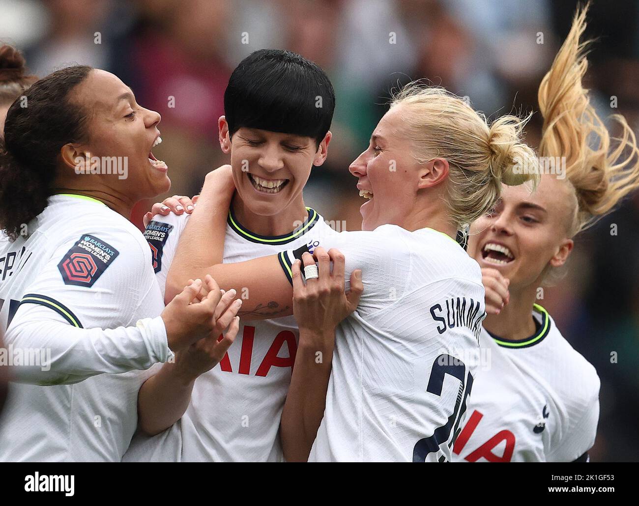 Leicester, Royaume-Uni. 18th septembre 2022. Ashleigh Neville (2nd L), de Tottenham Hotspur, célèbre son premier but lors du match de la Super League des femmes de la FA au King Power Stadium, Leicester. Crédit photo à lire: Darren Staples / Sportimage crédit: Sportimage / Alay Live News Banque D'Images