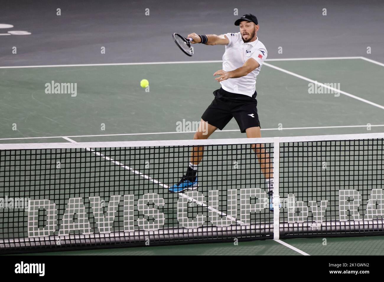 18 septembre 2022, Hambourg: Tennis, hommes: Davis Cup - Groupe Stage, Groupe C, Groupe Match Round, Allemagne - Australie. Krawietz/Pütz (Allemagne) - Ebden/Purcell (Australie). Tim Pütz est en action. Photo: Frank Molter/dpa Banque D'Images
