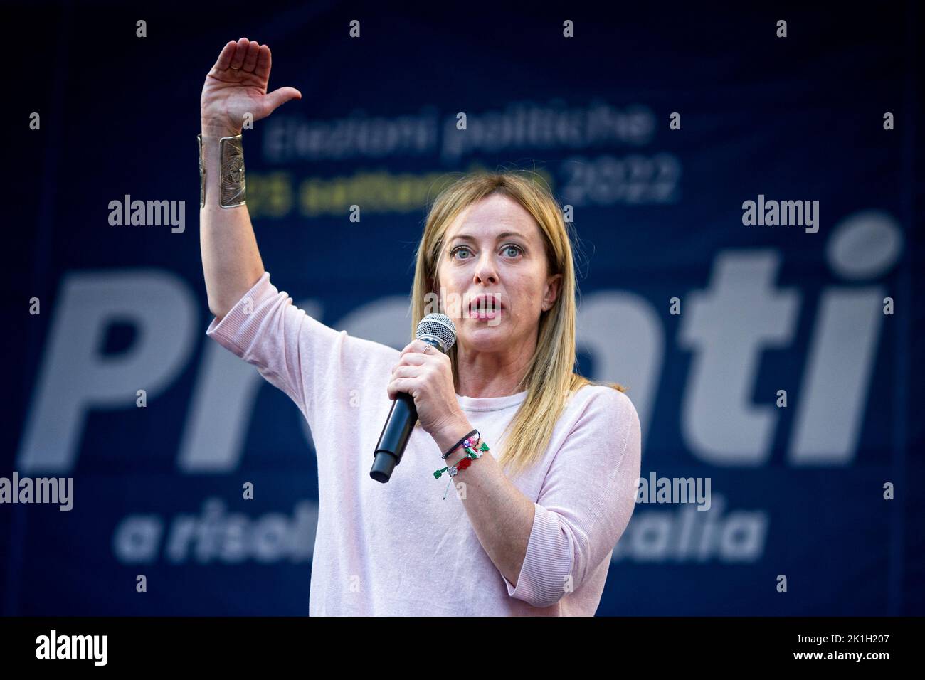 Giorgia Meloni député de la république italienne, lors d'un rassemblement politique sur la Piazza Dante à Caserta, une semaine avant les votes qui auront lieu le 25 septembre. Caserta, Italie, 18 septembre 2022. (Photo par Vincenzo Izzo/Sipa USA) Banque D'Images