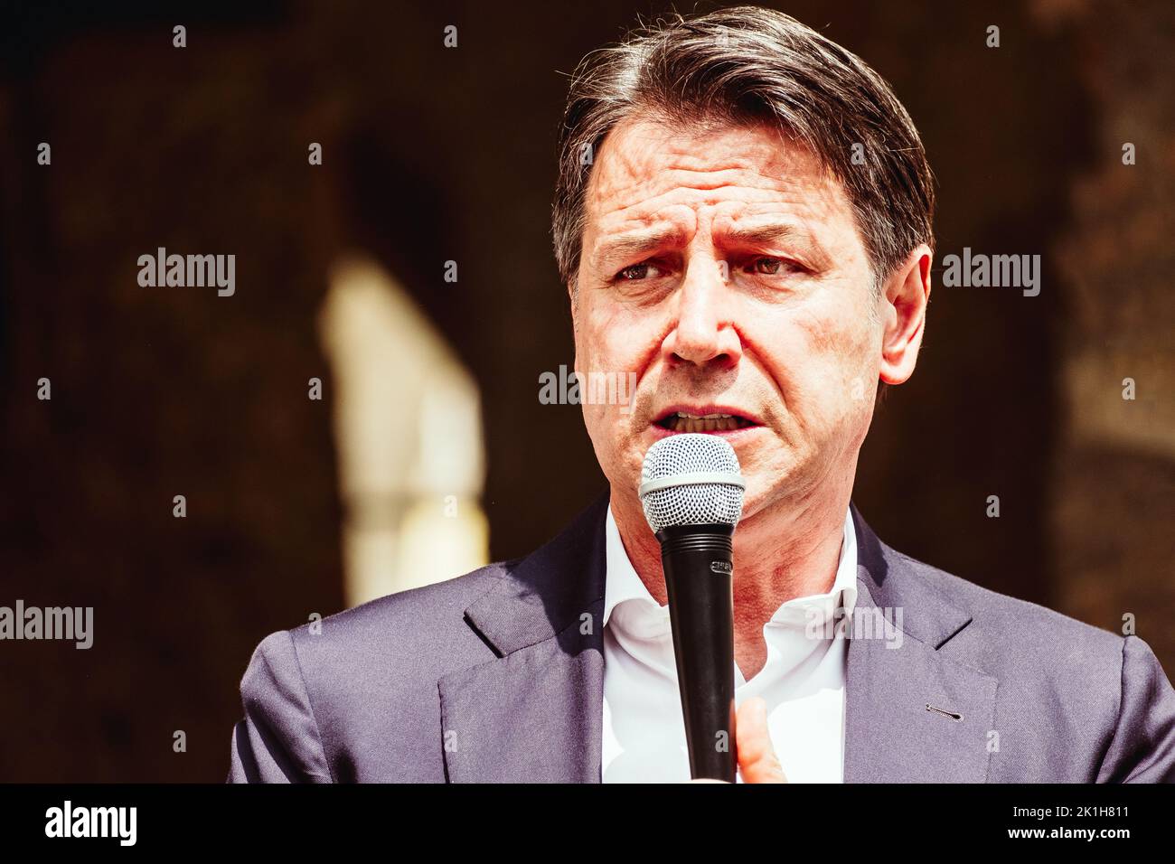 Piacenza, Italie, 31 mai 2022. Giuseppe Conte, chef du parti M5S et ancien Premier ministre, parle lors du rassemblement électoral pour le maire de la ville. Banque D'Images