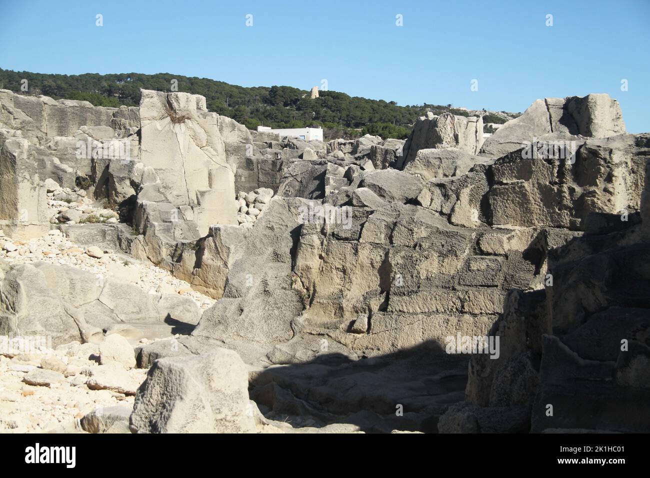 Santa Cesarea terme, Italie. Formations rocheuses calcaires à Porto Miggiano, sur la côte de la mer Adriatique. Banque D'Images