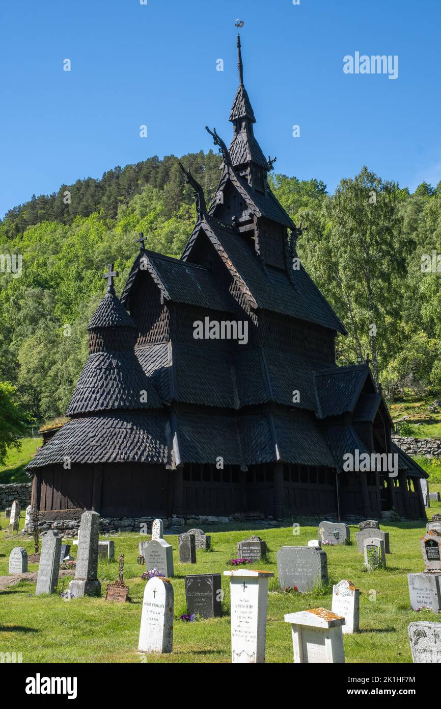 Borgund, Norvège - 20 juin 2022 : l'église de Borgund Stave est une ancienne église paroissiale de l'église de Norvège. Dans la municipalité de Laerdal. Vestland. spri ensoleillé Banque D'Images