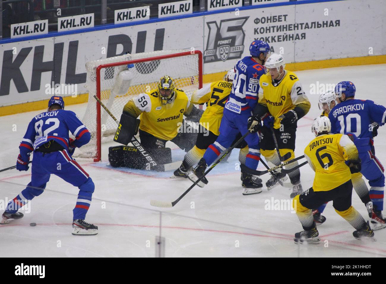 Saint-Pétersbourg, Russie. 18th septembre 2022. Joueur du club de hockey Severstal, Vladislav Podyapolsky (No.59) et joueurs du club de hockey SKA, Alexander Volkov (No.92), Valentin Zykov (No.90) vu en action pendant la Ligue de hockey Kontinental, saison régulière KHL 2022 - 2023 entre SKA Saint Petersburg et Severstal Cherepovets au Palais des sports de glace. (Note finale; SKA Saint Petersbourg 2:1 Severstal Cherepovets) (photo de Maksim Konstantinov/SOPA Images/Sipa USA) crédit: SIPA USA/Alay Live News Banque D'Images