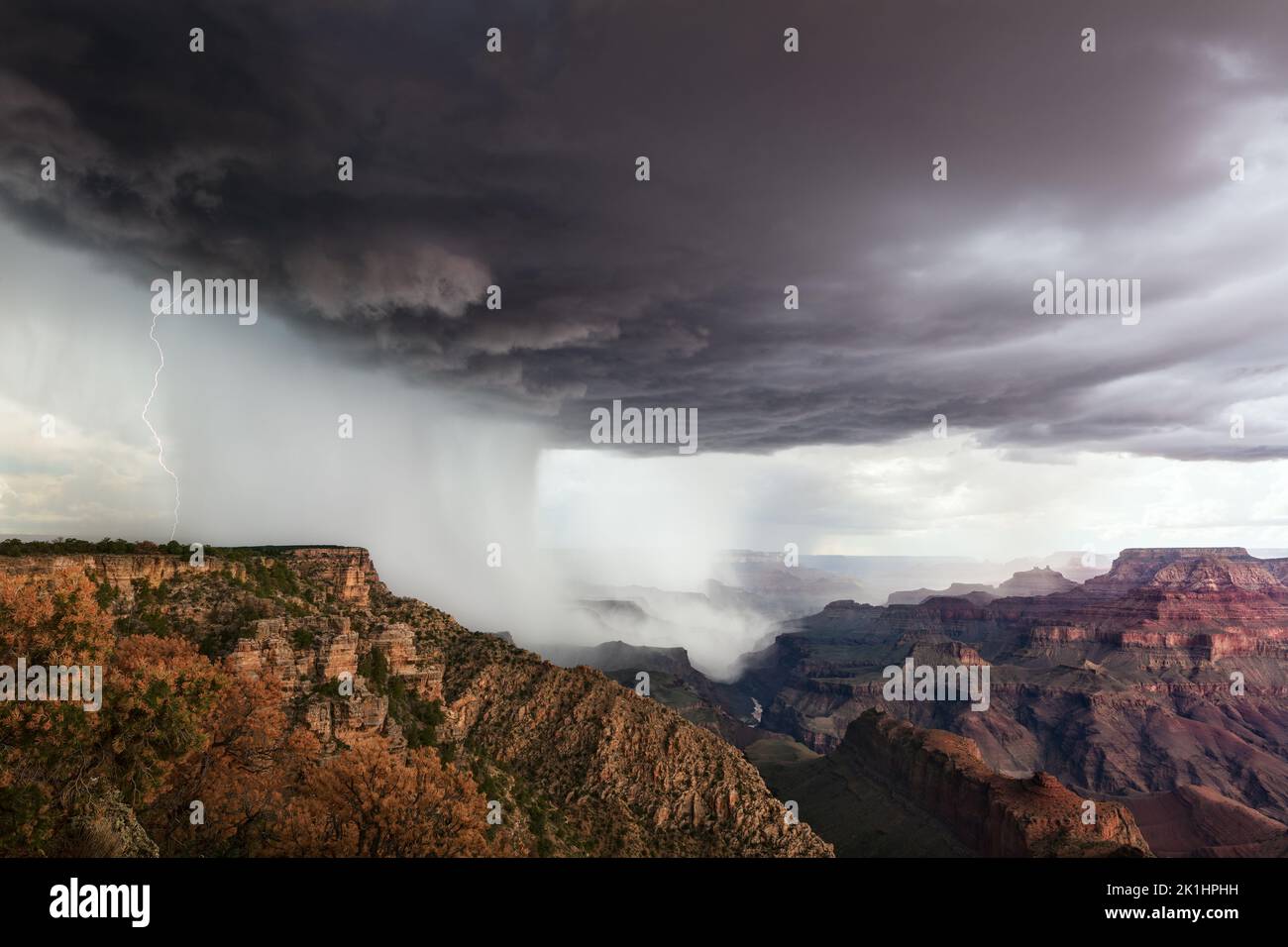 Tempête du Grand Canyon au départ de Navajo point Banque D'Images