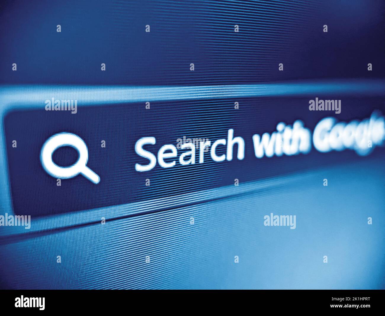 Vue rapprochée d'une zone de recherche de navigateur Web affichée en bleu sur un écran d'ordinateur pixélisé Banque D'Images