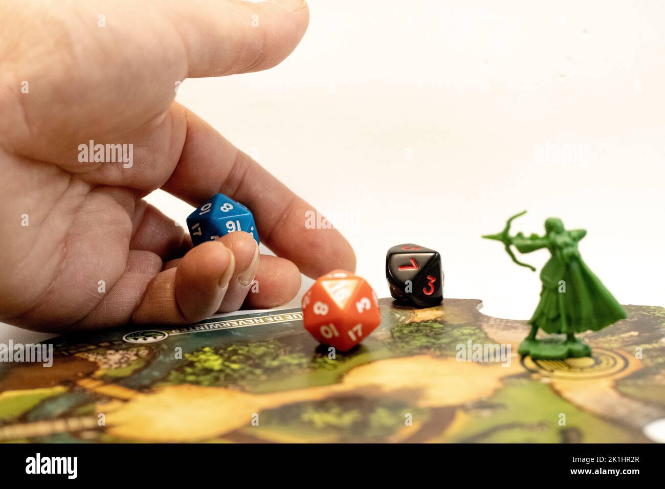 Un RPG lance la main sur une tuile d'aventure Banque D'Images