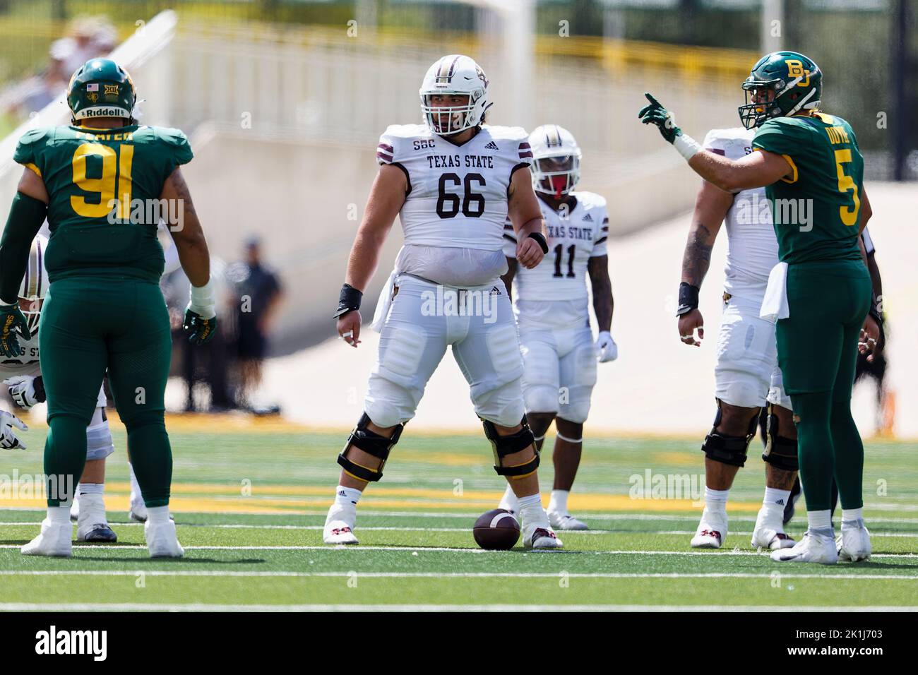 Texas State Bobcats joueur de ligne offensive Russell Baker (66) contre les Bears de Baylor lors d'un match de football universitaire de la NCAA au McLane Stadium samedi, 17 septembre 2022, à Waco, États-Unis Baylor a gagné 42-7.(Eddie Kelly/image of Sport) Banque D'Images