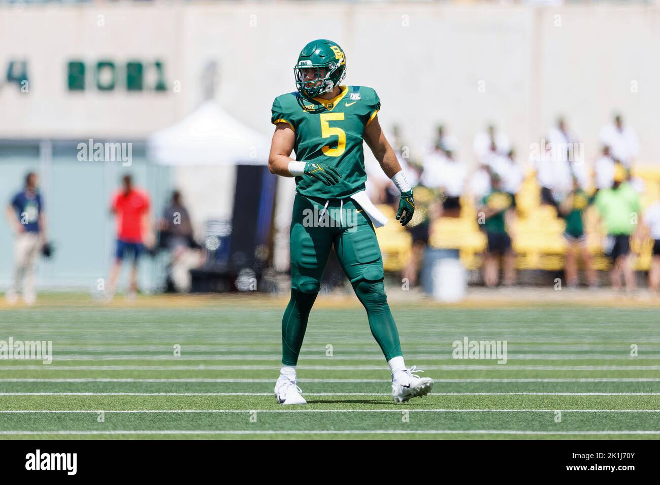 Le linebacker des Baylor Bears Dillon Doyle (5) contre les Bobcats du Texas State lors d'un match de football universitaire de la NCAA au McLane Stadium samedi, 17 septembre 2022, à Waco, Tfournisseurs Baylor a gagné 42-7. (Eddie Kelly/image du sport) Banque D'Images