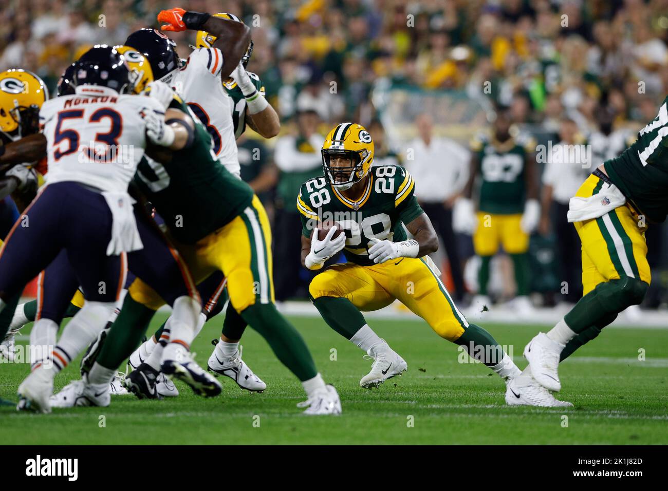 18 septembre 2022 : les Packers de Green Bay qui reviennent AJ Dillon (28) ruse le ballon pendant le match de football de la NFL entre les Chicago Bears et les Packers de Green Bay à Lambeau Field à Green Bay, Wisconsin. Darren Lee/CSM/Sipa USA(Credit image: © Darren Lee/Cal Sport Media/Sipa USA) Banque D'Images