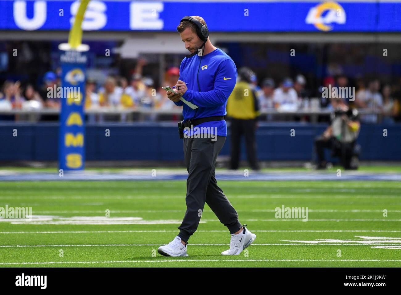 Sean McVay, entraîneur en chef de Los Angeles Rams, lors d'un match de la NFL contre les Atlanta Falcons, dimanche 18 septembre 2022, à Inglewood, Calif. Les Rams vaincus Banque D'Images