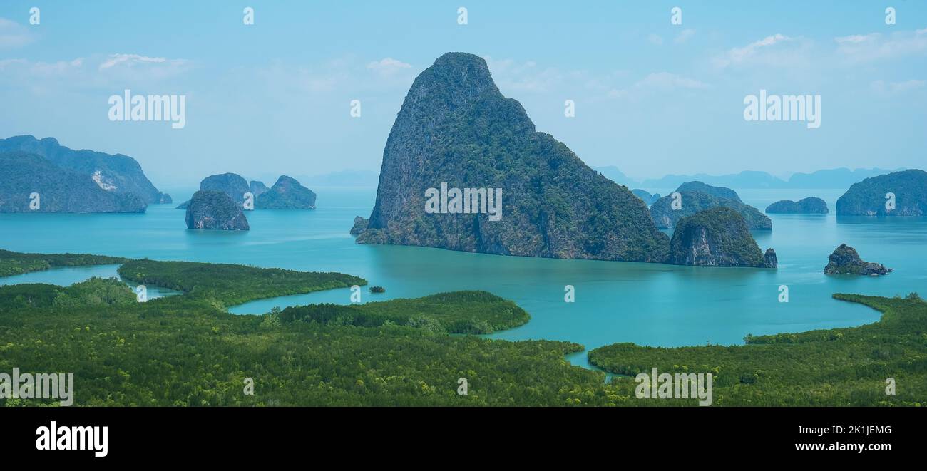 Paysage Phang Nga point de vue de la baie à Samet Nang elle près de Phuket dans le sud, la Thaïlande., point de repère et populaire pour les attractions de touristes. Asie du Sud-est tr Banque D'Images