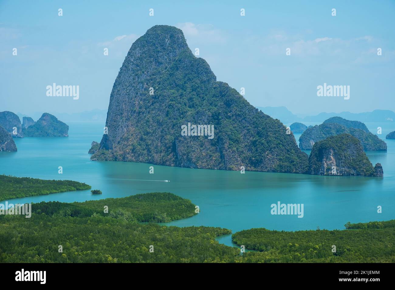 Paysage Phang Nga point de vue de la baie à Samet Nang elle près de Phuket dans le sud, la Thaïlande., point de repère et populaire pour les attractions de touristes. Asie du Sud-est tr Banque D'Images